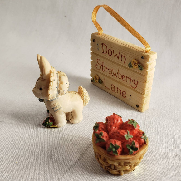 Priscilla Hillman 1995 Baby Bunny Bonnet Strawberry Set Decor Ceramic 4 Piece - Picture 4 of 5